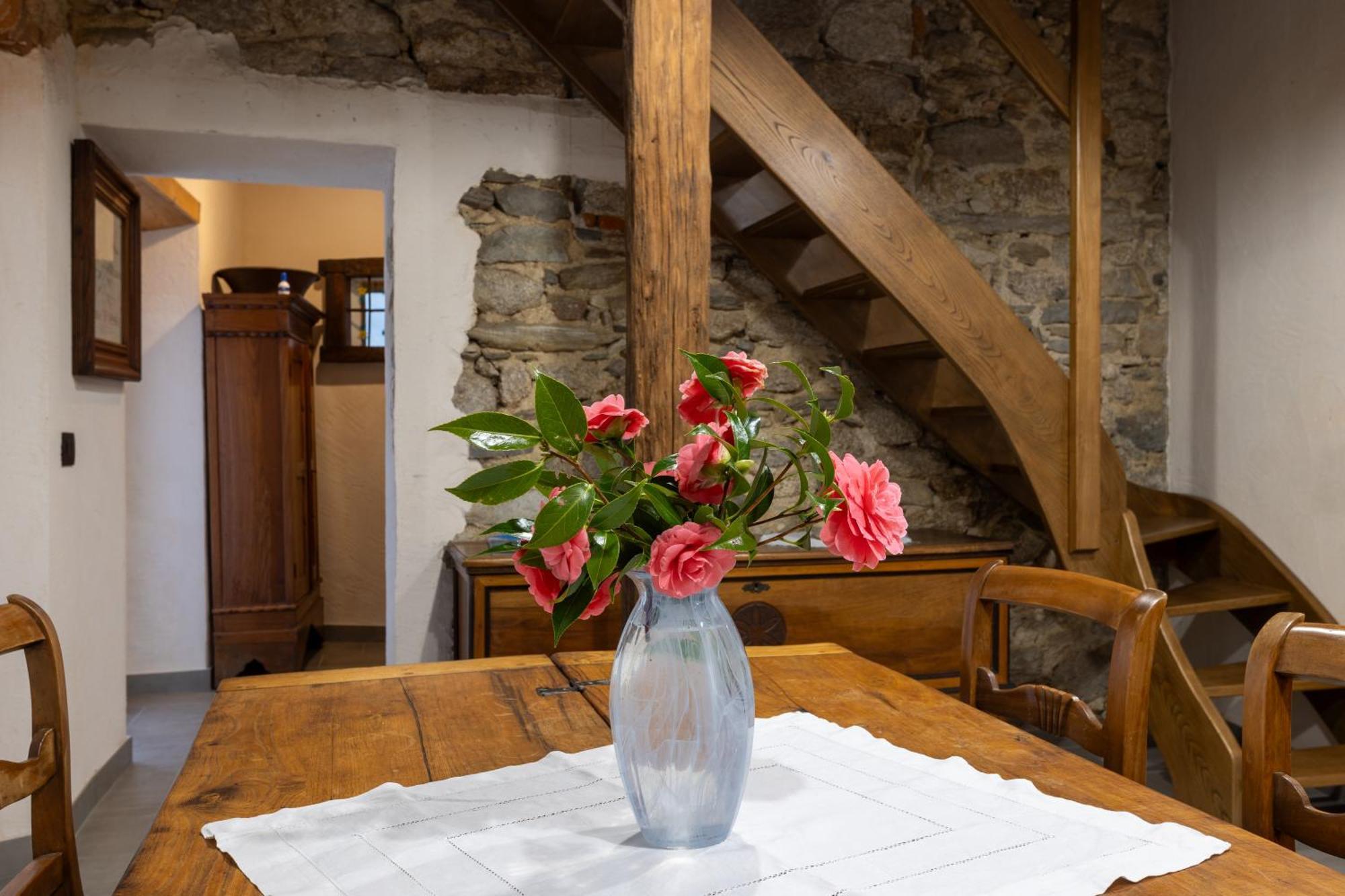 Da Tinti Apartment Madonna Del Sasso Luaran gambar