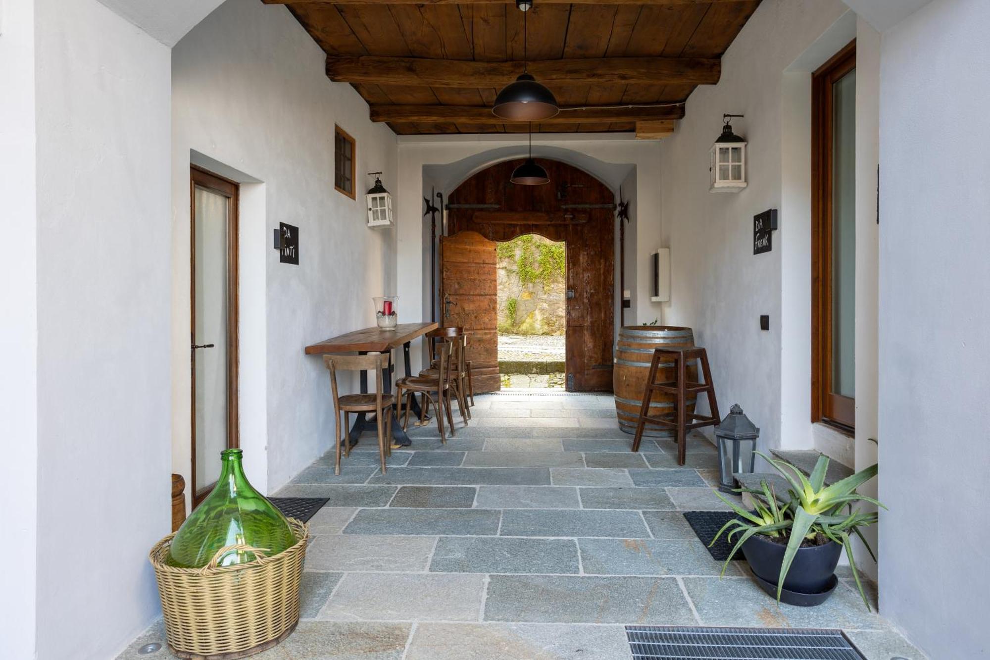 Da Tinti Apartment Madonna Del Sasso Luaran gambar